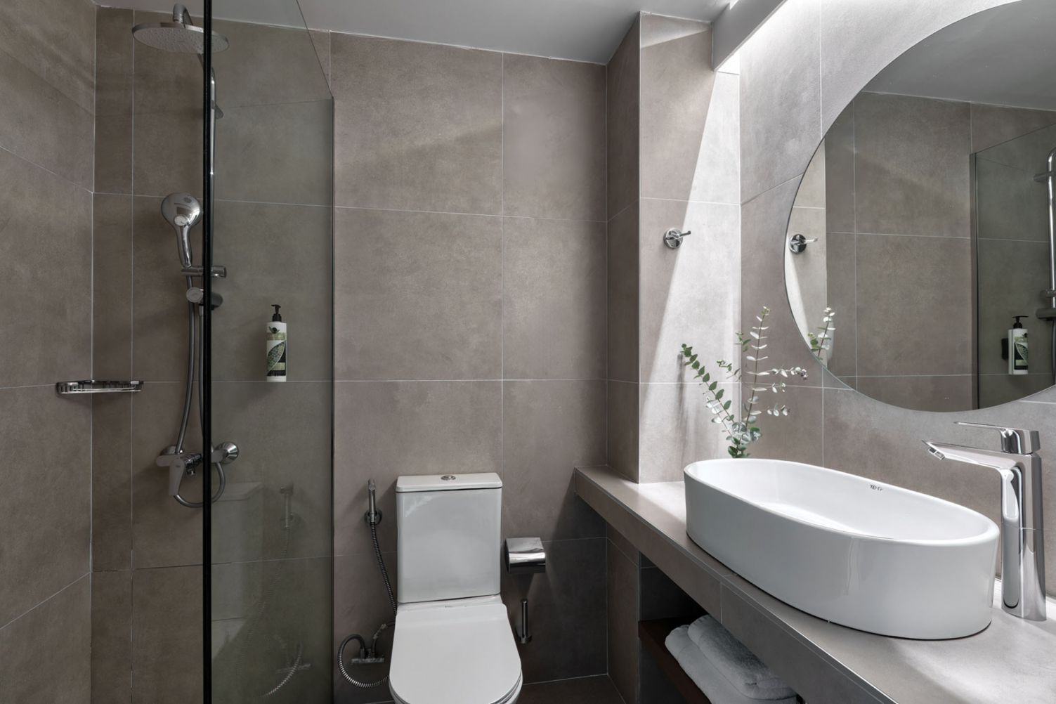 double_room_sea_view_bathroom_achaia_beach_hotel_patras_peloponnese_greece