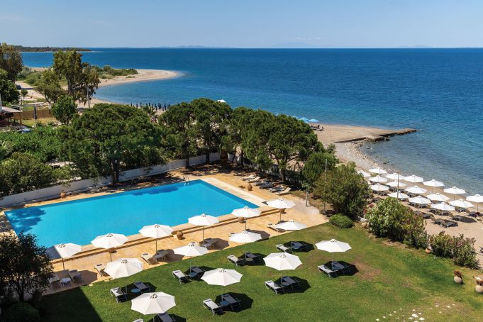 hotel_with_pool_in_patras_achaia_beach_hotel_peloponnese_greece